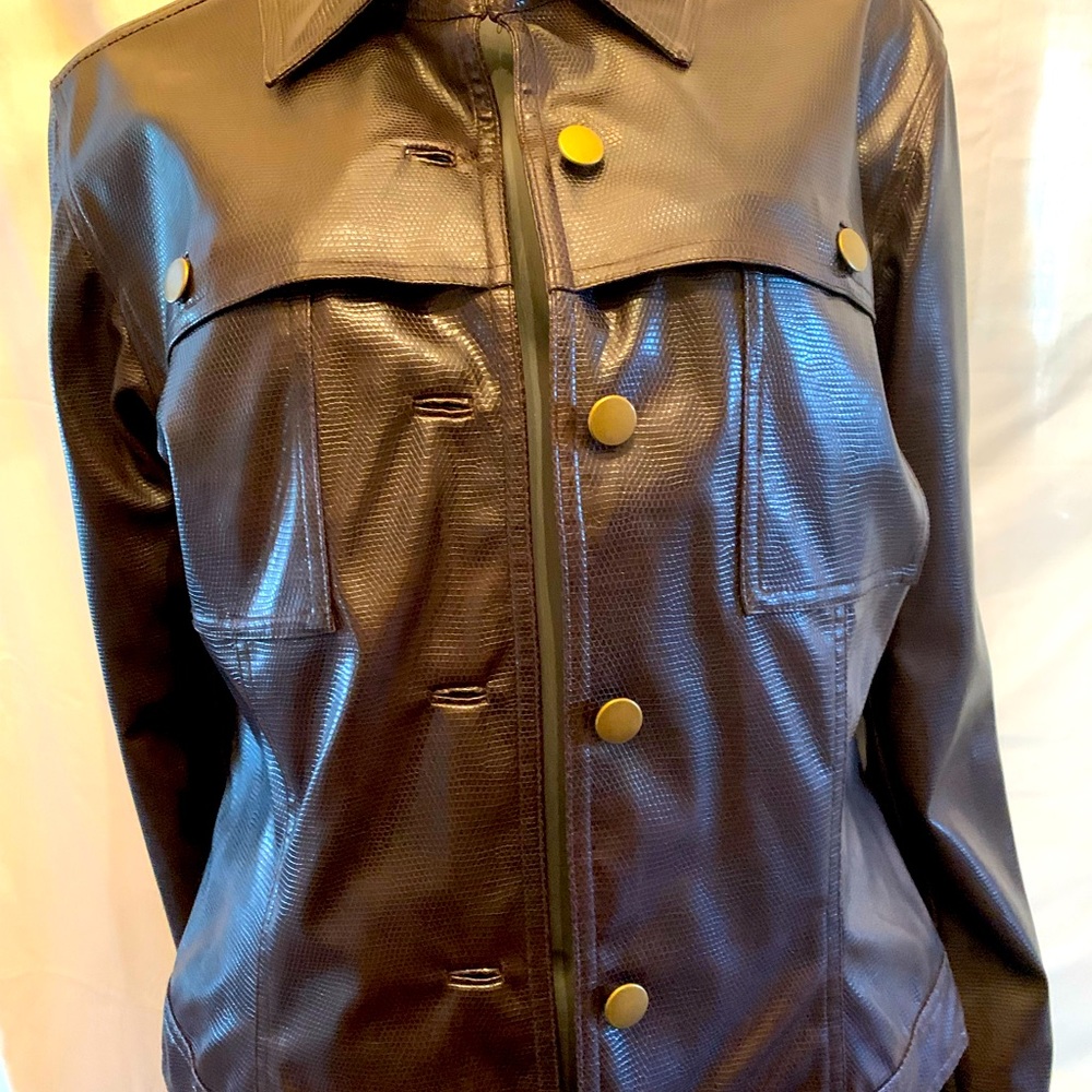 Wendy B jacket sizeM/M  button down shell 100% polyurethane line nylo